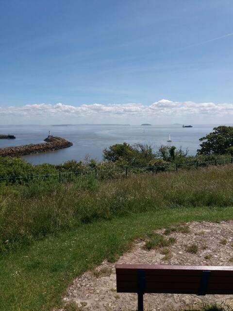 Spacious Townhouse With Sea Views Near Cardiff Barry Exteriér fotografie