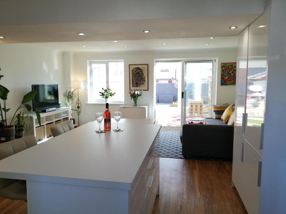 Spacious Townhouse With Sea Views Near Cardiff Barry Exteriér fotografie